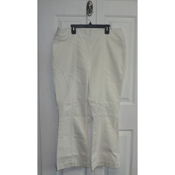 I.N.C Women's High Rise Pull On Flared Cropped Jeans in Bright White 14 $60 - Picture 2 of 4